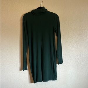 Elegant Green Turtleneck Dress